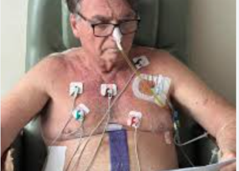 Bolsonaro passou por novo procedimento, sábado(27) para tratar crise de soluços e segue internado no DF Star