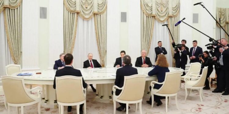 Guerra: Rússia aceita apenas parte do plano dos EUA para a Ucrânia; reuniões seguem em Moscou e Bruxelas pode ser o próximo palco das negociações