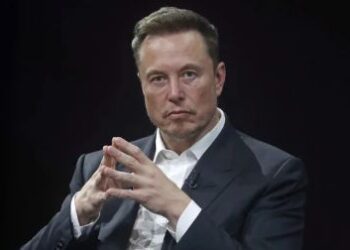 HACKEANDO A MORTE: Musk afirma que longevidade é um “problema de programação” solucionável