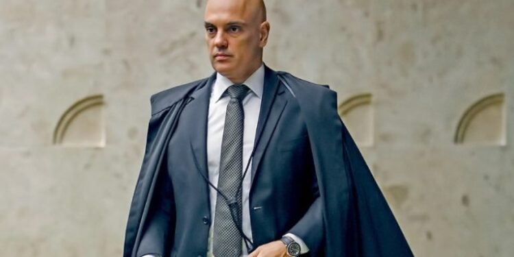 JUSTIÇA: Alexandre de Moraes nega prisão domiciliar a Bolsonaro, que deve retornar à PF hoje