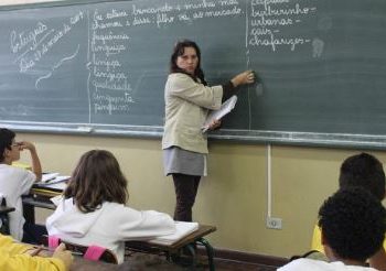 CRISE NO MAGISTÉRIO: Rede estadual de SP deixa 40 mil professores sem aulas e sindicato denuncia precarização