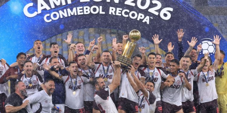 Flamengo sofre virada dramática e perde a Recopa para o Lanús no Maracanã