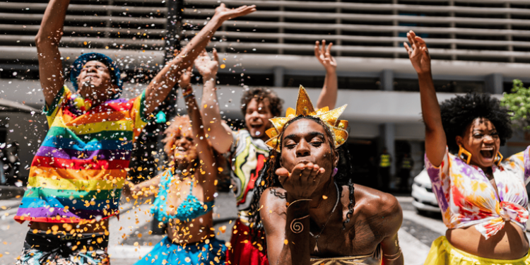 Carnaval 2026 promete injetar R$ 18,6 bilhões na economia e bater recorde histórico