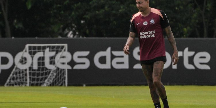 Lingard chega ao Corinthians e vira reforço de peso para a temporada