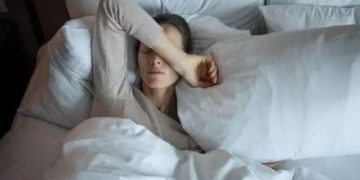 INSÔNIA OU HERANÇA? Acordar às 3h da manhã é um hábito ancestral que a luz artificial apagou