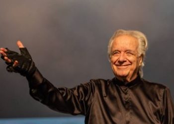 ACORDES DA EXPERIÊNCIA: João Carlos Martins rege orquestra formada por músicos 60+