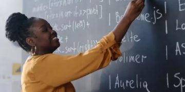 VALORIZAÇÃO NO MAGISTÉRIO: Projeto de Lei garante adicional de insalubridade e periculosidade para professores