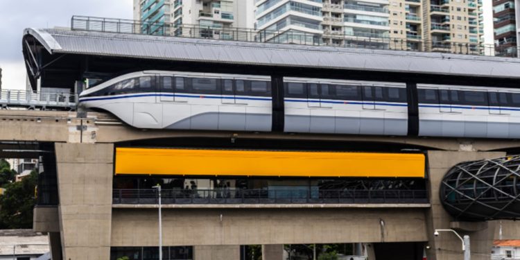 PROMETIDO VS. REALIDADE: O plano bilionário do monotrilho que "esqueceu" Paraisópolis.