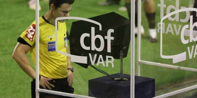 Apito exclusivo: arbitragem brasileira caminha para profissionalização histórica