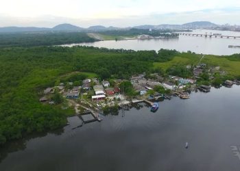 50 CENTAVOS PARA O PARAÍSO: Ilha Diana em Santos resiste ao tempo e proíbe "novos vizinhos".