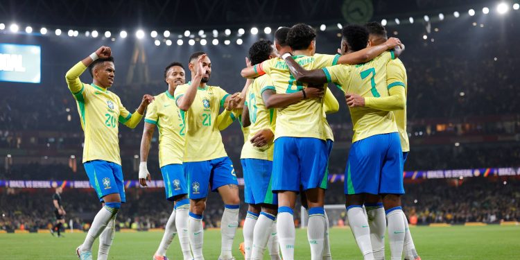 Cruzeiro supera sustos no fim e vence a Chapecoense no Mineirão pelo Brasileirão 2026