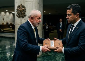 DESAFIO AO SENADO: LULA INSISTE E REENVIA MESSIAS AO STF.