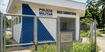 PATRIMÔNIO TRANCADO: Posto policial de R$ 300 mil vira “enfeite” na Avenida Miguel Estéfano.