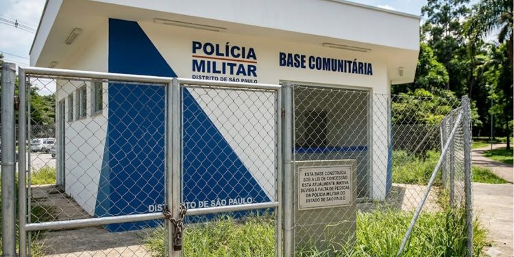PATRIMÔNIO TRANCADO: Posto policial de R$ 300 mil vira “enfeite” na Avenida Miguel Estéfano.