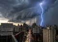 ALERTA DE TEMPESTADE COLOCOCA SÃO PAULO EM ESTADO DE ATENÇÃO MÁXIMA.