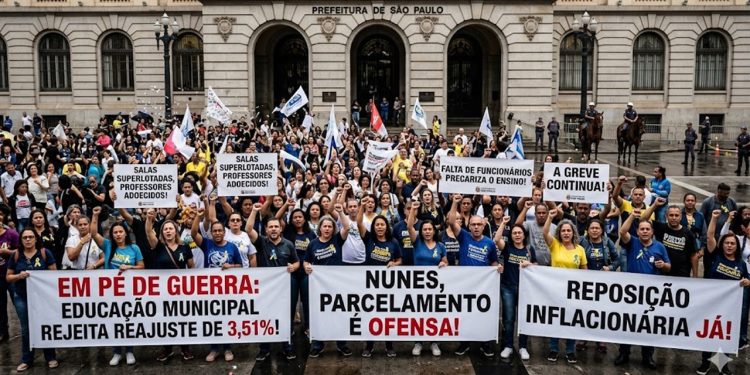 EDUCAÇÃO EM PÉ DE GUERRA: Categorias municipais rejeitam oferta do Executivo e prometem paralisia total.