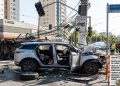 FUGA COVARDE: MOTORISTA DE LUXO DESTRÓI CRUZAMENTO E FOGE.