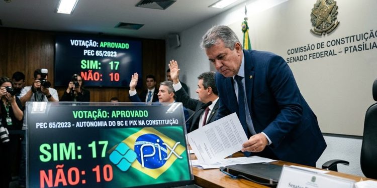 PIX NA CONSTITUIÇÃO: CCJ APROVA AUTONOMIA DO BANCO CENTRAL.