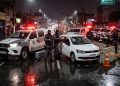 TIROS NA AVENIDA: Motorista fura bloqueio da PM e é baleado.