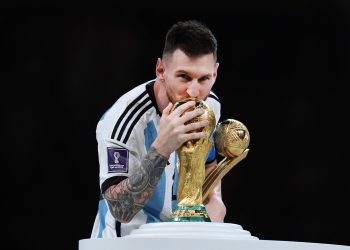 O Jogador que Disputou uma Copa do Mundo com o Braço Quebrado