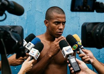 MÁSCARA CAI: GENRO DE IDOSA MENTE NA TV E ACABA PRESO.