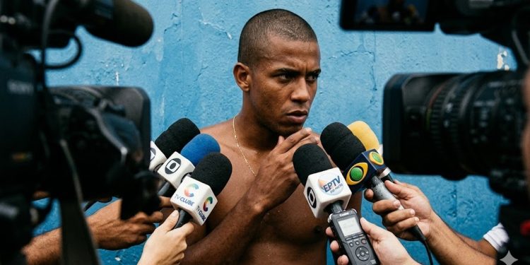 MÁSCARA CAI: GENRO DE IDOSA MENTE NA TV E ACABA PRESO.