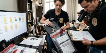 POLÍCIA PRENDE HOMEM COM PORNOGRAFIA E CONTEÚDO NAZISTA EM SANTOS.