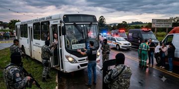 TERROR NA RODOVIA: SEQUESTRADOR MIRA ÔNIBUS DE PACIENTES EM SP.