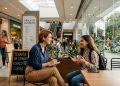 CIDADE CONSULTÓRIO: TERAPIA EM SHOPPINGS E PARQUES SOCORRE JOVENS