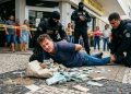 MALA CHEIA, CONTA SUJA: PF PRENDE HOMEM SACANDO R$ 1 MILHÃO EM DINHEIRO VIVO.