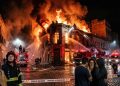 BRUTALIDADE DO FOGO: Incêndio consome galpões e ameaça trens.