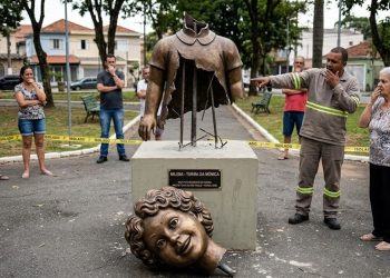 CABEÇA DE ESTÁTUA DA TURMA DA MÔNICA DESPENCA EM SP