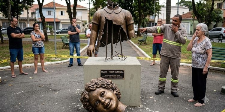CABEÇA DE ESTÁTUA DA TURMA DA MÔNICA DESPENCA EM SP