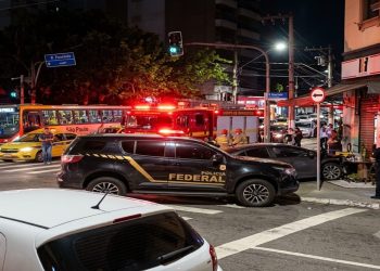 CAOS NA LAPA: COLISÃO COM VIATURA DA PF TRAVA A ZONA OESTE