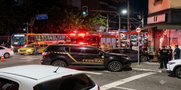 CAOS NA LAPA: COLISÃO COM VIATURA DA PF TRAVA A ZONA OESTE