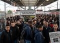 FALHA NA LINHA 3-VERMELHA TRAVA MANHÃ DO TRABALHADOR EM SP