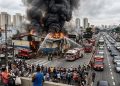 FOGO NA MARGINAL: INCÊNDIO TRAVA TIETÊ E ASSUSTA MORADORES