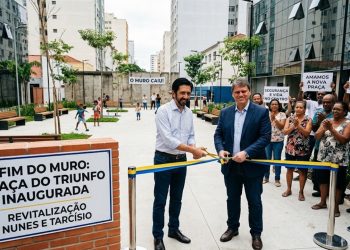 FIM DO MURO: NUNES E TARCÍSIO INAUGURAM PRAÇA NA CRACOLÂNDIA