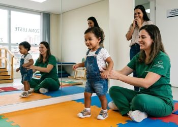 VENCENDO O ABISMO: FISIOTERAPIA PRECOCE SALVA BEBÊ DE SEQUELAS GRAVES