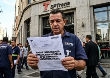 VIAGEM INTERROMPIDA: SPTRANS AUTUA EXPRESS APÓS MOTORISTA ABANDONAR ÔNIBUS