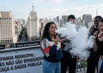 ILUSÃO DE VAPOR: GERAÇÃO Z FUMA MAIS E AMEAÇA SAÚDE PÚBLICA