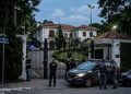 MISTÉRIO NO MORUMBI: HOMENS DE TOUCA INVADEM MANSÃO DE SILVIO SANTOS