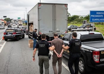 PROPINA NA POLÍCIA: OPERAÇÃO PRENDE AGENTES POR DESVIO DE CARGAS