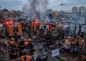 FOGO DESTRÓI COMUNIDADE E DEIXA UM MORTO NA PENHA