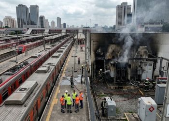FOGO NA SUBESTAÇÃO: PANE PARALISA LINHAS DA CPTM EM SP