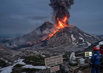 GIGANTE DESPERTA: TERREMOTO REATIVA VULCÃO APÓS 500 ANOS