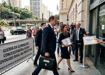 GUERRA DA ILUMINAÇÃO: CONCESSIONÁRIA ACUSA ADVOGADO RIVAL NA PREFEITURA.
