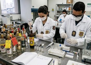 VENENO NO COPO: MP ENQUADRA RESPONSÁVEIS POR METANOL EM SP