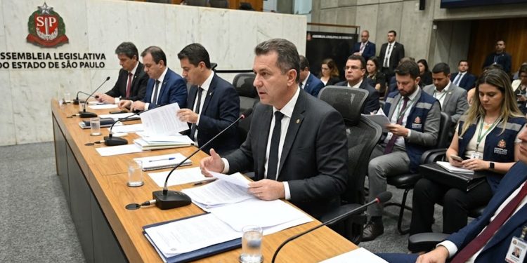 CÂMARA DE SP APROVA ANÁLISE DE IMPEACHMENT CONTRA NUNES