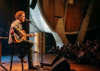 CANÇÕES DELAS: Nando Reis celebra vozes femininas em show inédito em SP